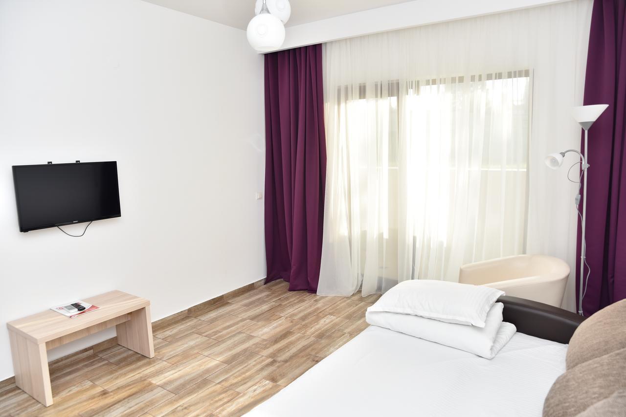 Q Hotel 넵툰 외부 사진
