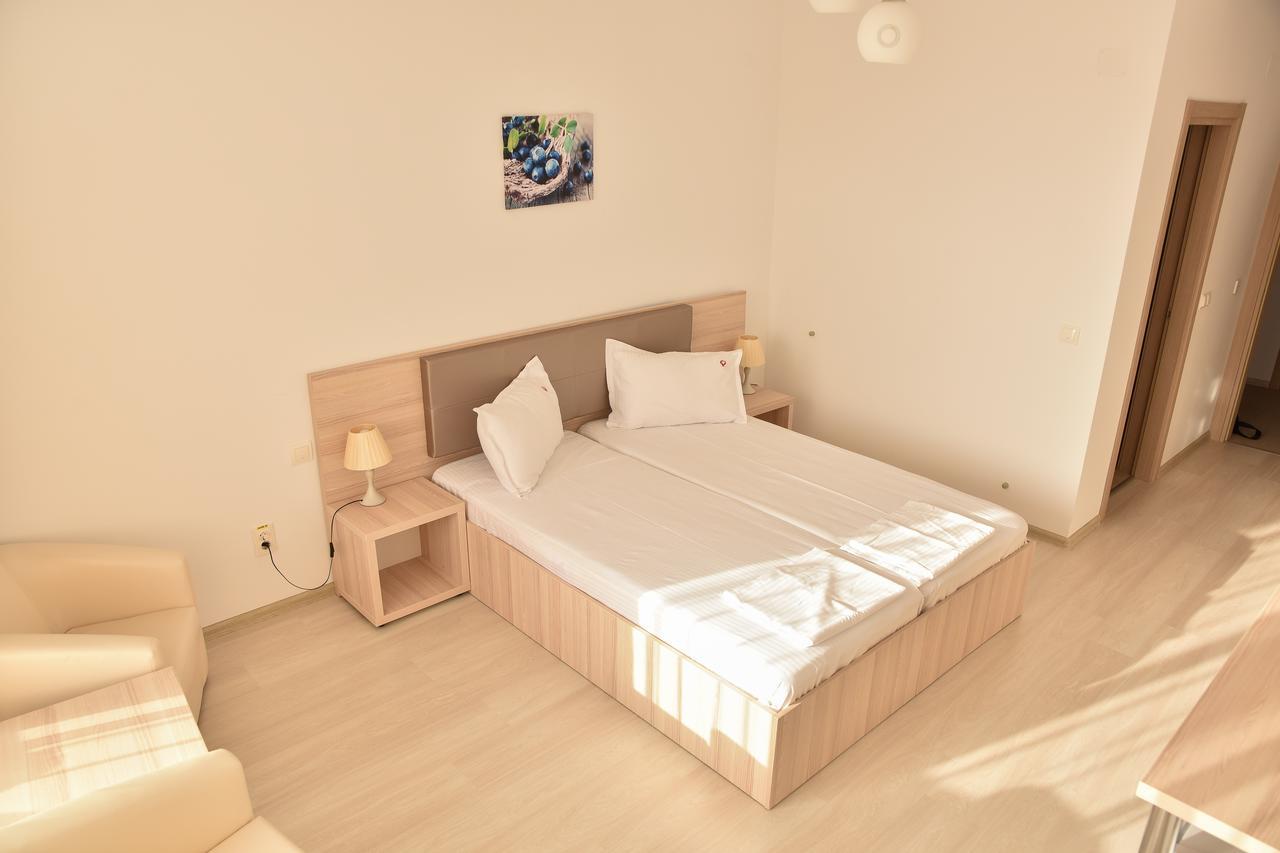 Q Hotel 넵툰 외부 사진